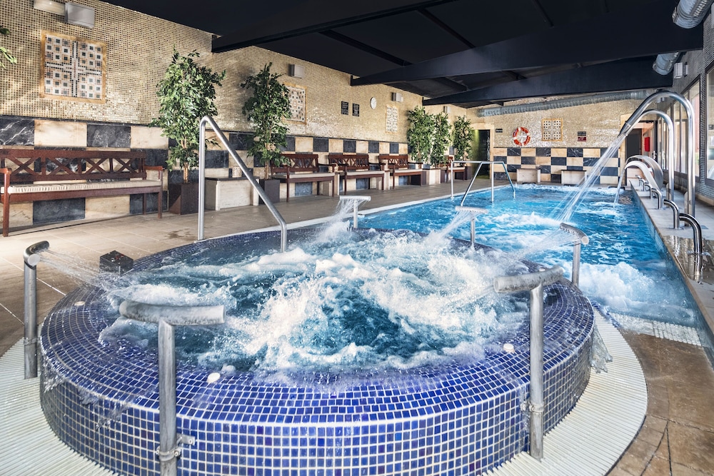 swimming pool spa