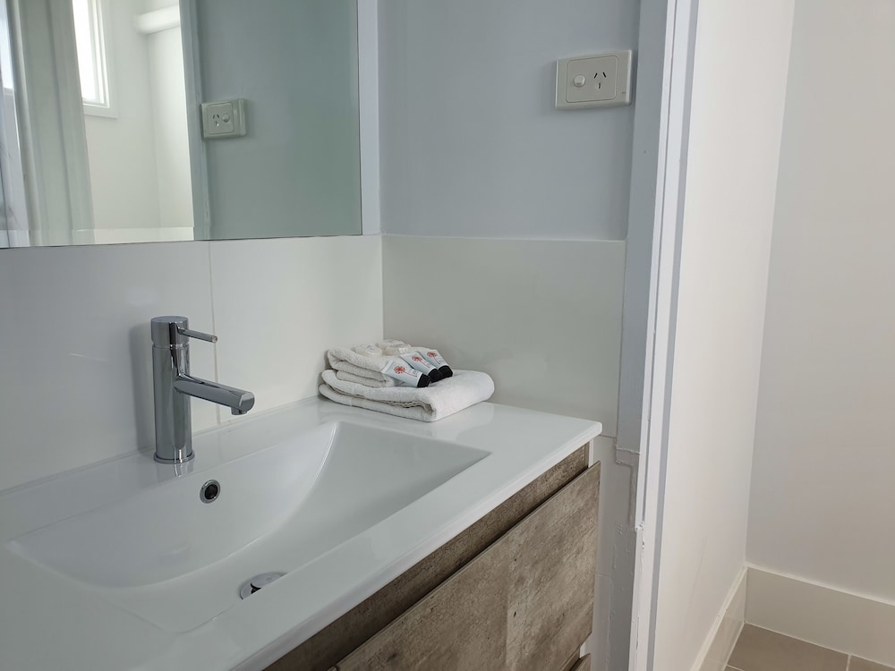 Montego Mermaid Beach Motel 24/69
