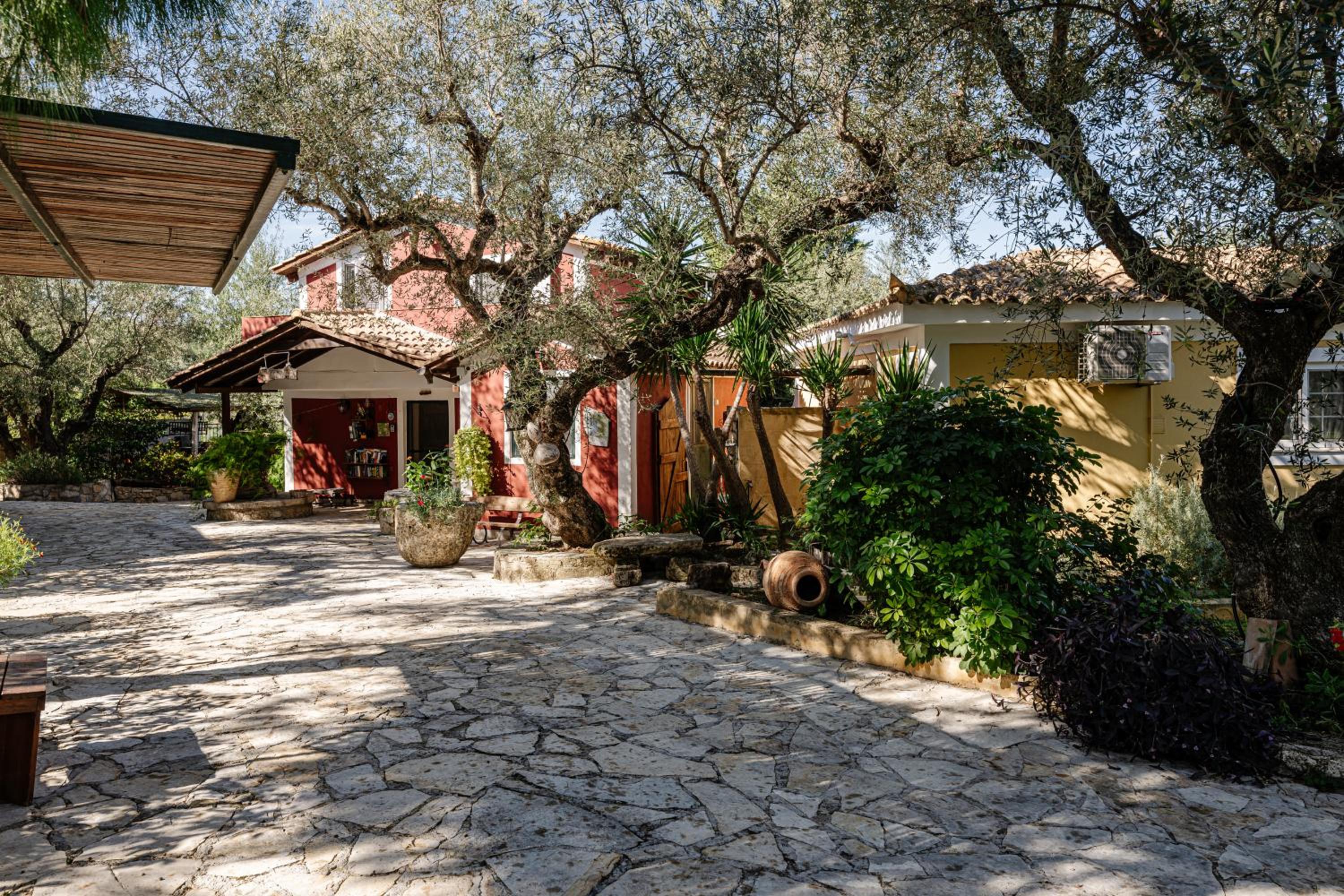Ilyessa Cottages 27/29