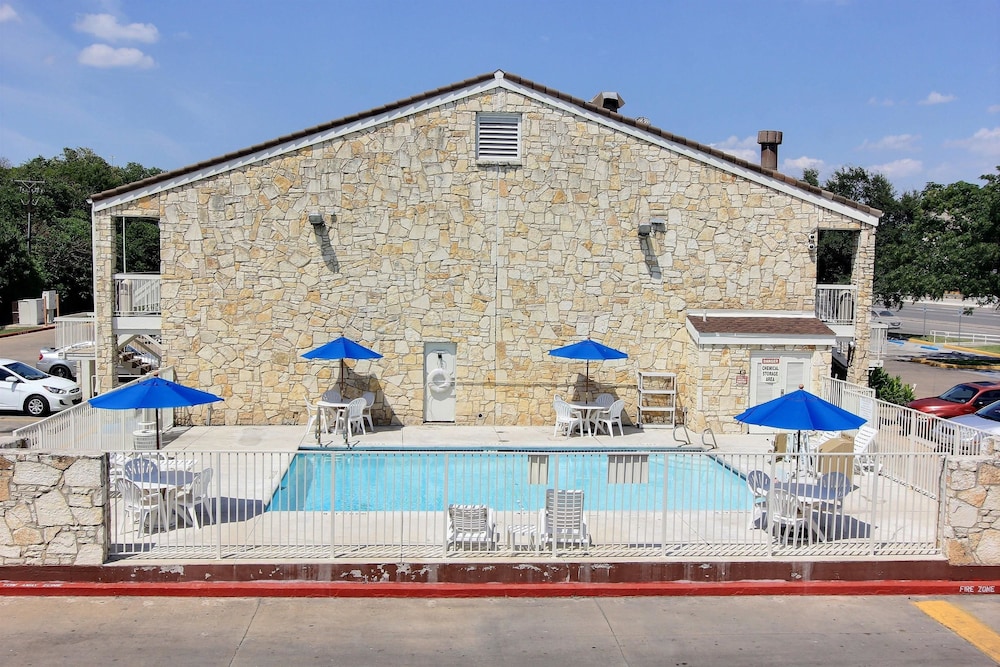 Motel6 Austin, TX - Central Downtown UT in AUSTIN - TX