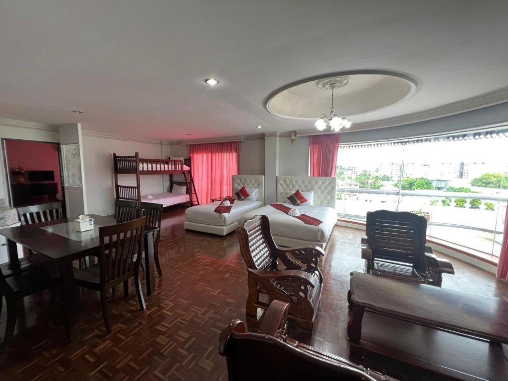 Chao Phya Grand Hotel 58/64