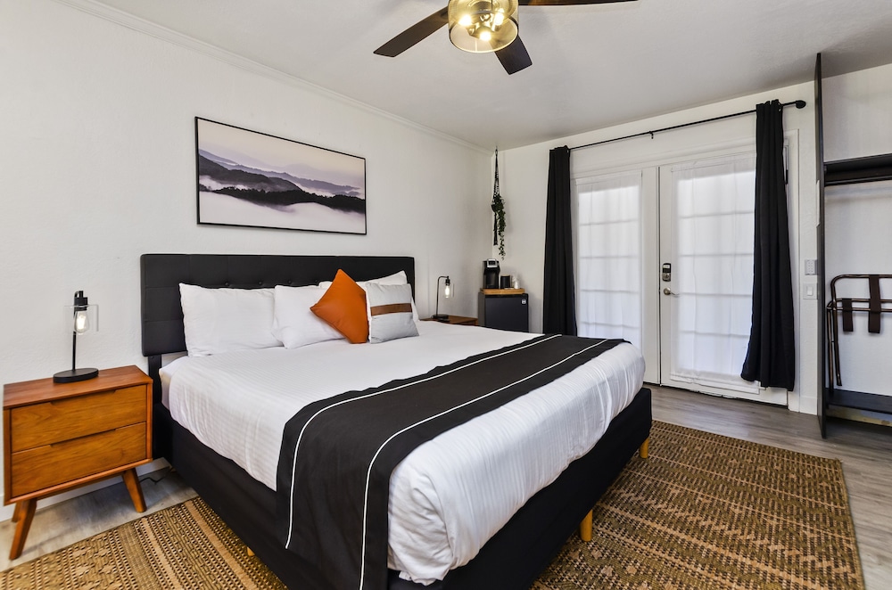 CLASSIC, KING BED
