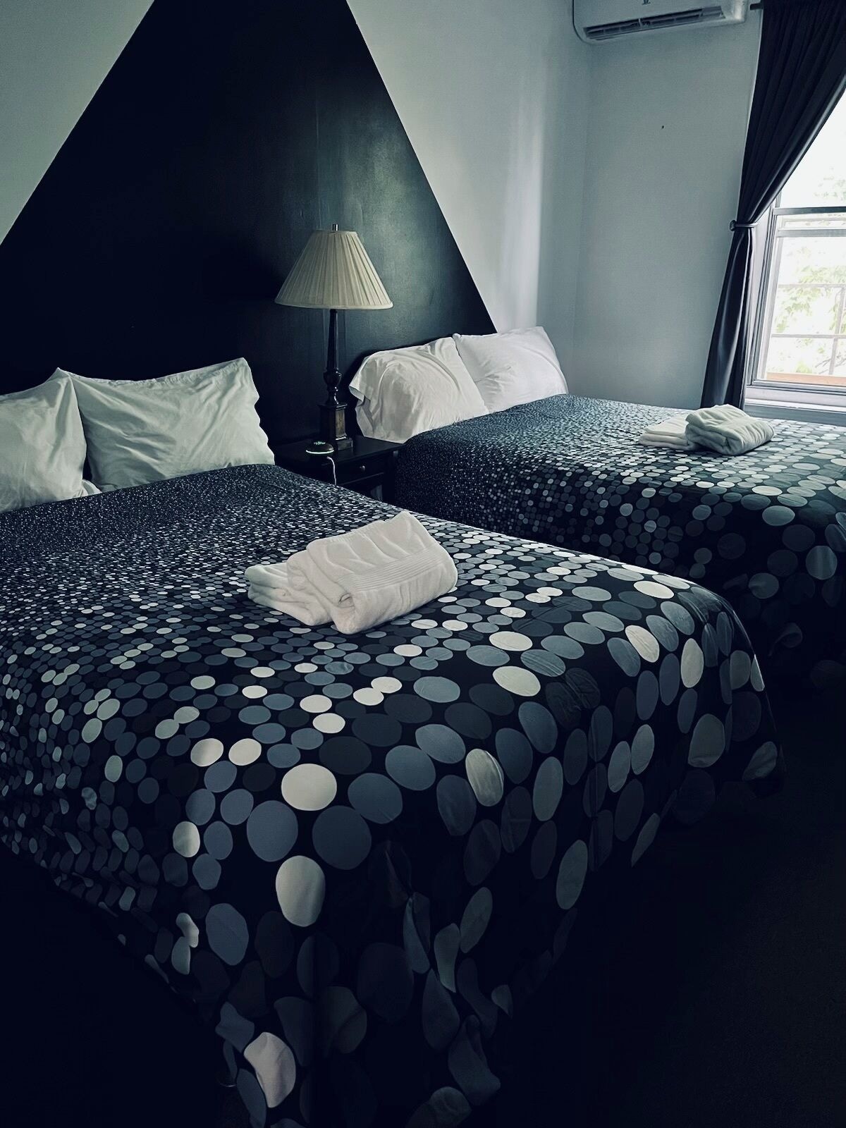 DELUXE, DOUBLE OR TWIN BED, PRIVATE BATHROOM