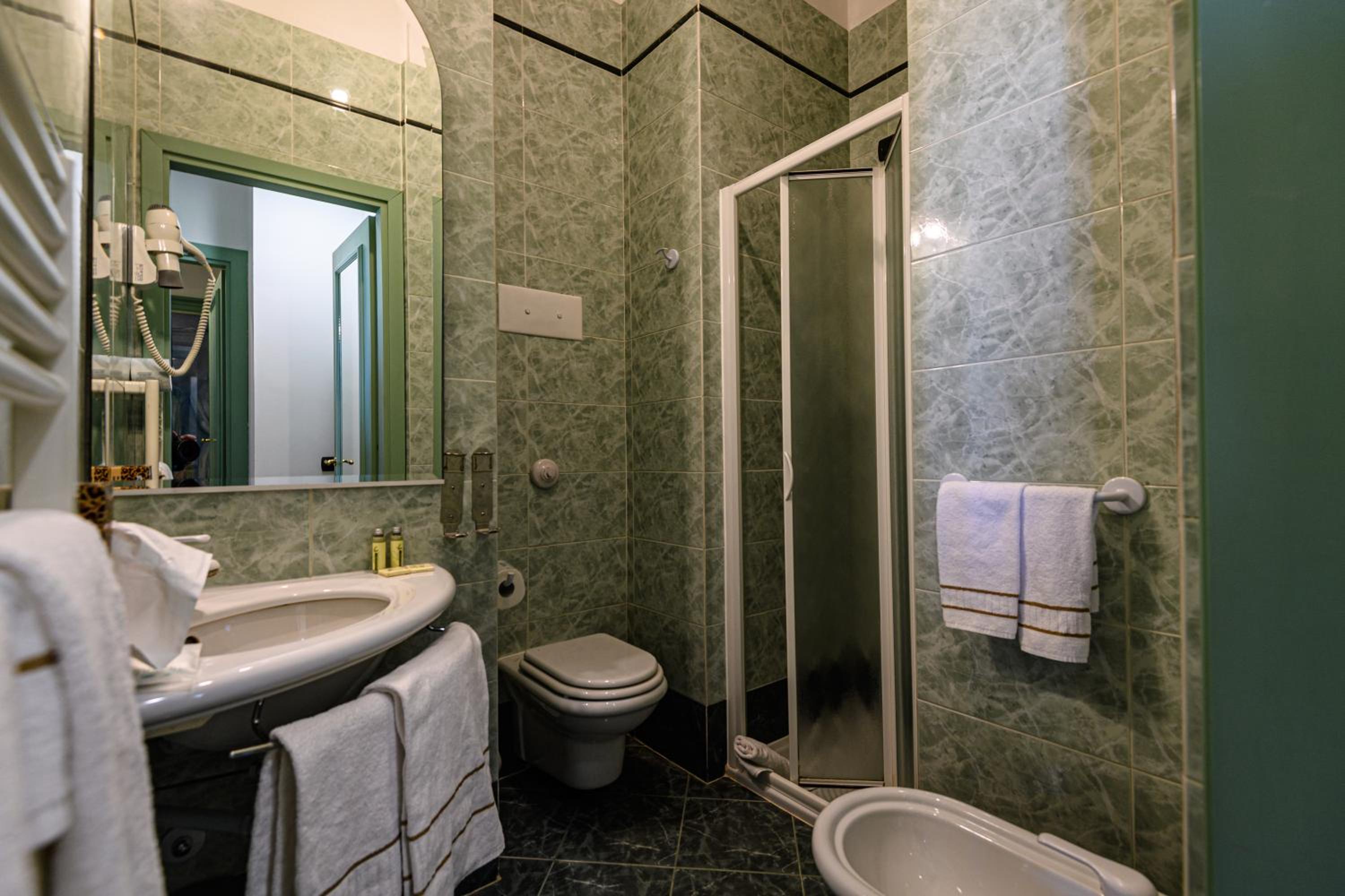 HOTEL VILLA KINZICA 49/53
