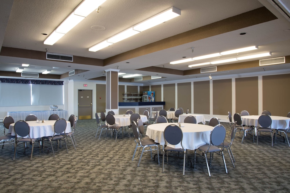 Highliner Plaza Hotel Conference Centre 47/56
