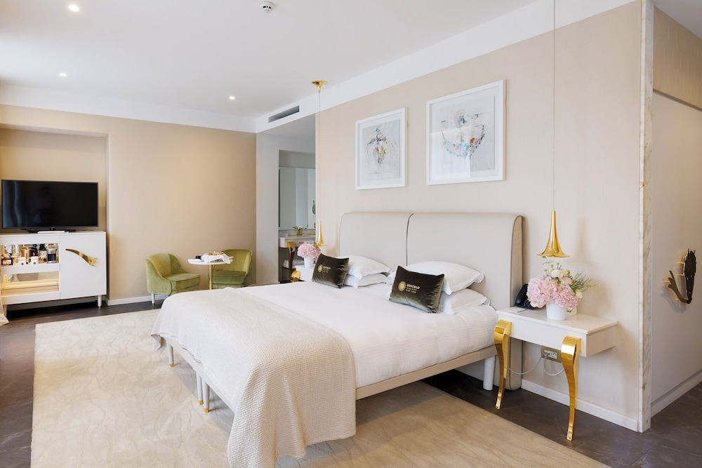 RIVER, JUNIOR SUITE