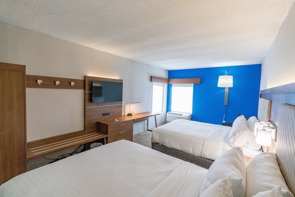 Holiday Inn Express & Suites Nashville - Brentwood I-65 13/40
