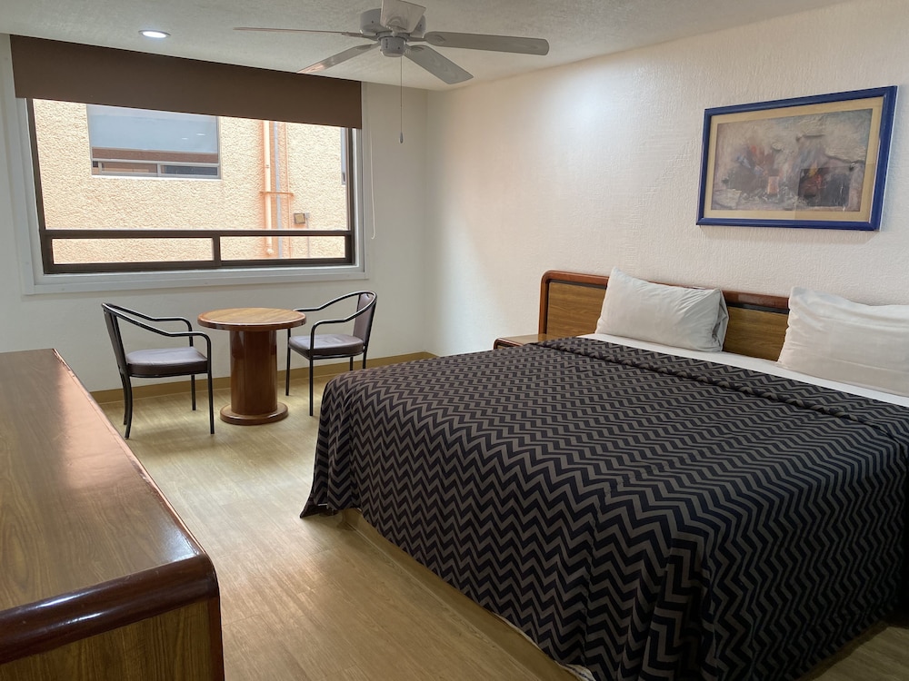 Hotel San Lucas 15/66