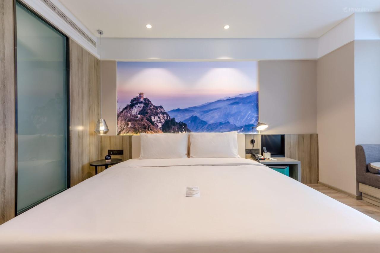 Elegant, King Bed