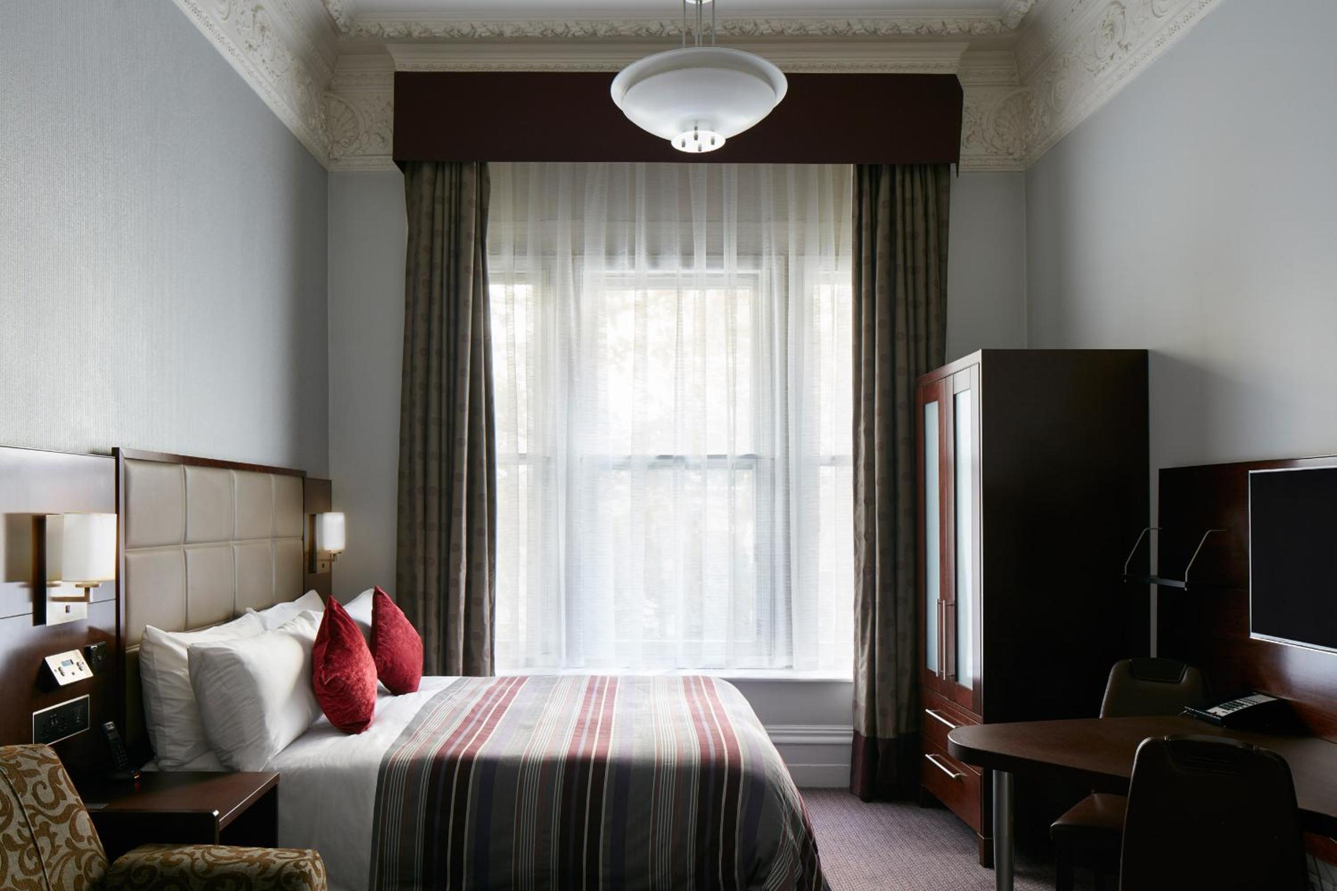 Deluxe, Queen Bed