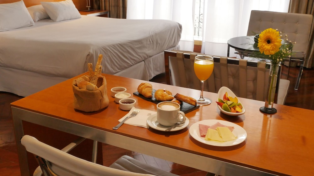 725 Continental Hotel 47/55