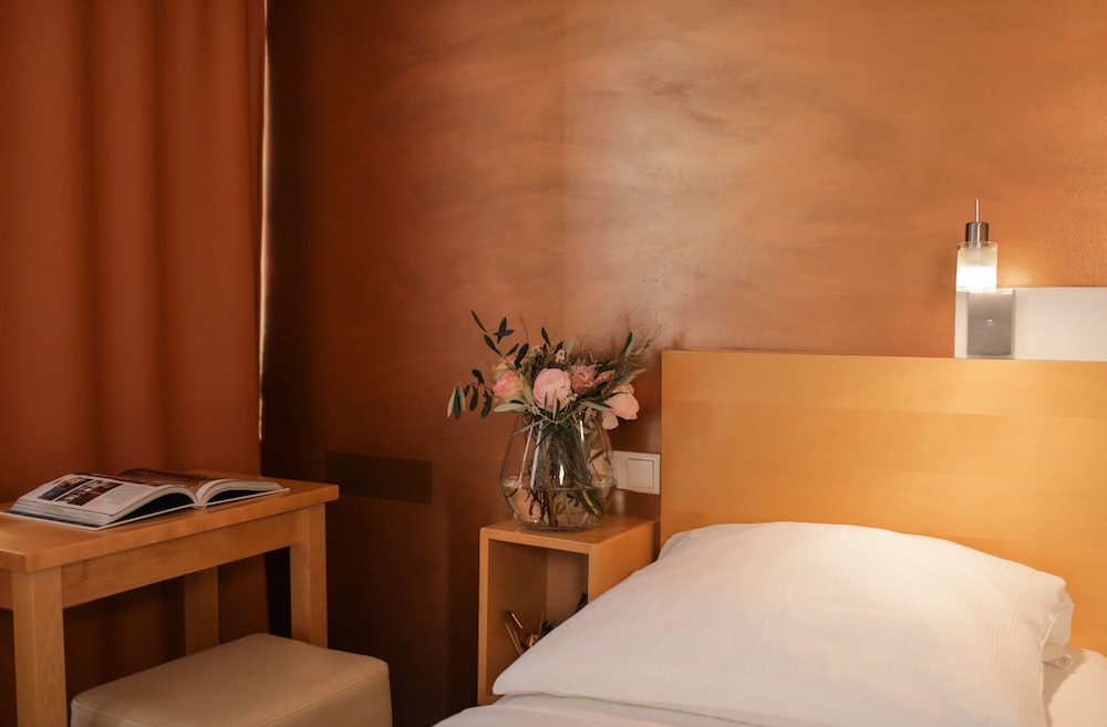 Town Hotel Wiesbaden 36/38