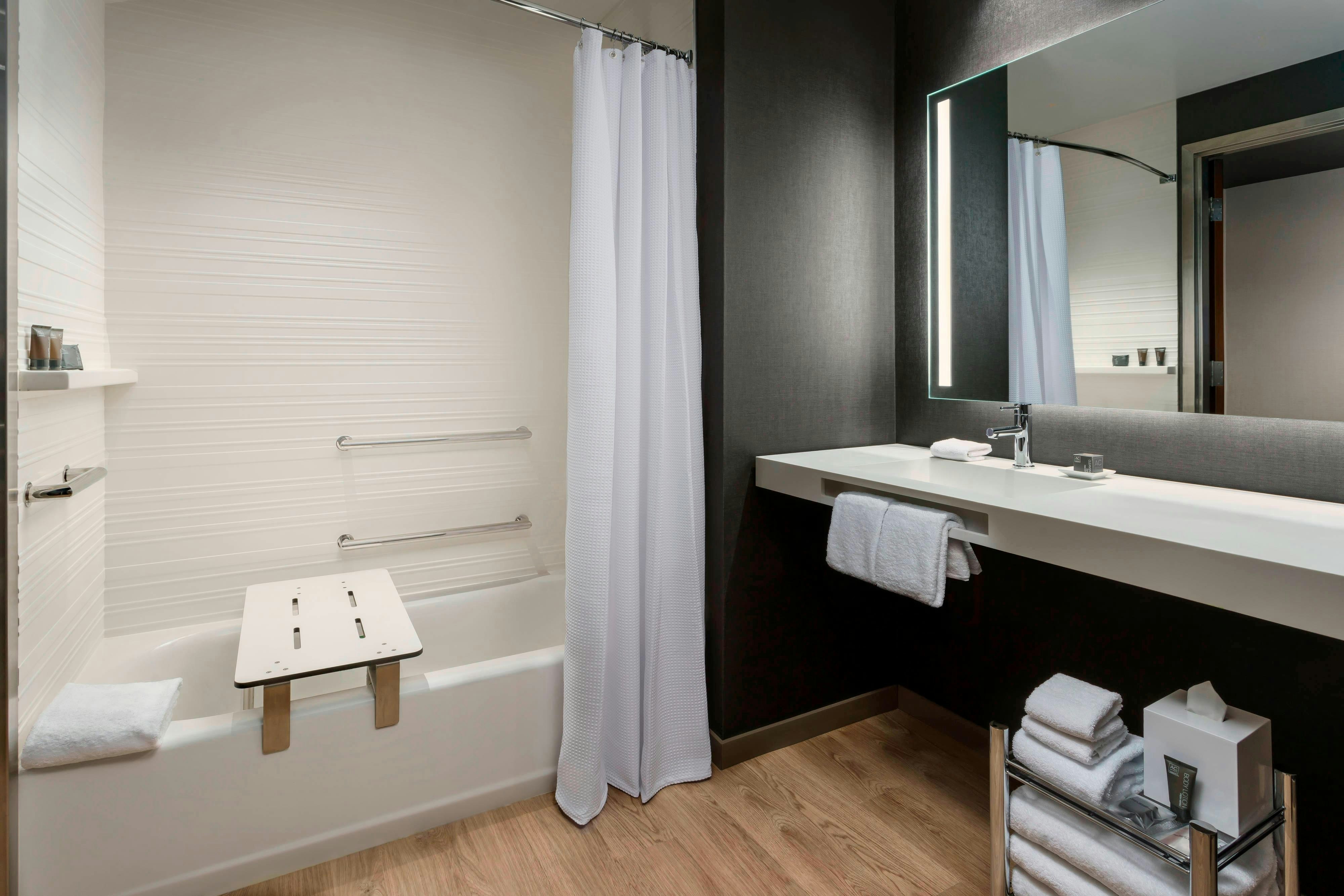غرفة بسريرين كوين، AC Hotel by Marriott Chapel Hill Downtown 5/5