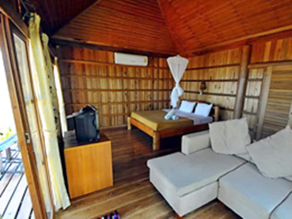 DELUXE, SEA VIEW