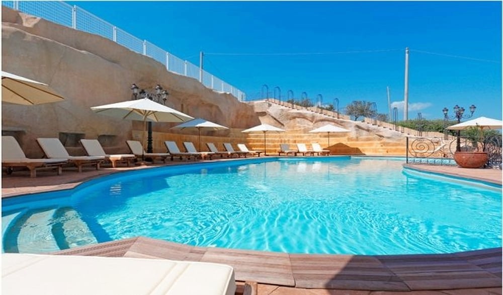 GRAND HOTEL LA BATIA 47/60