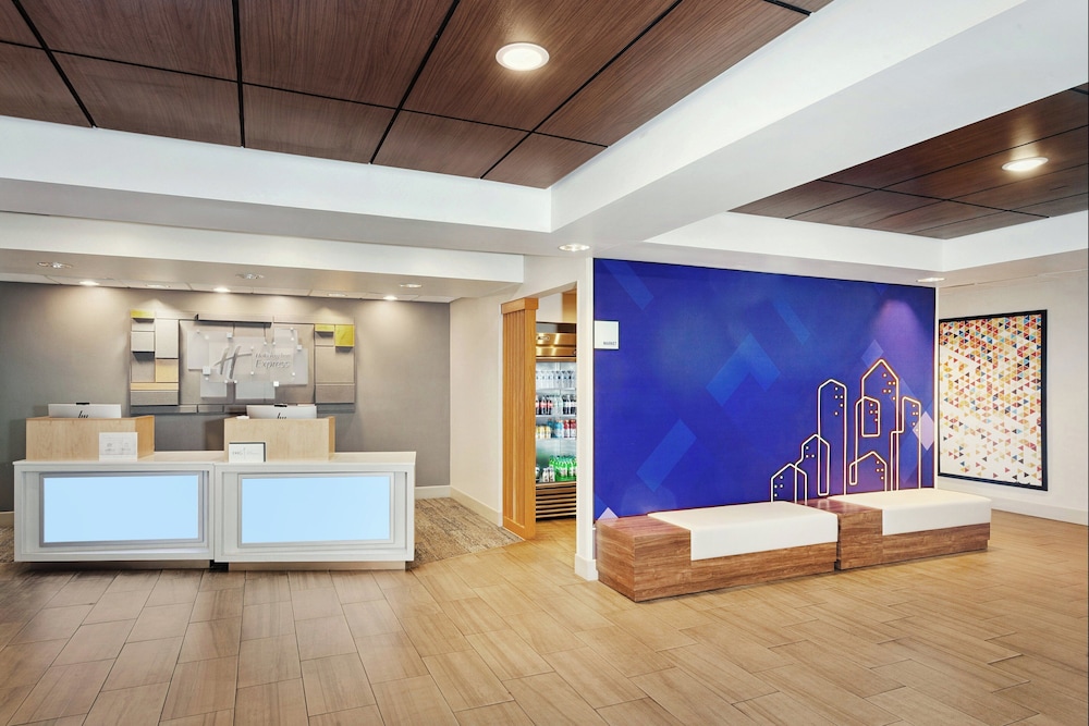 Holiday Inn Express Hotel & Suites Urbana-Champaign(U Of I Area) 11/74