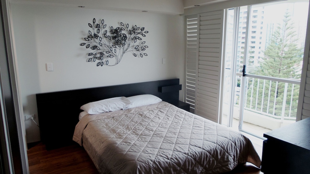 Surfers Beachside Holiday Apartments 13/35