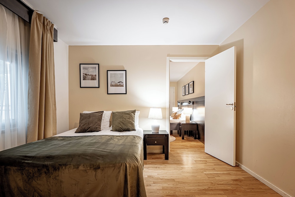 2 BEDROOMS, CLASSIC
