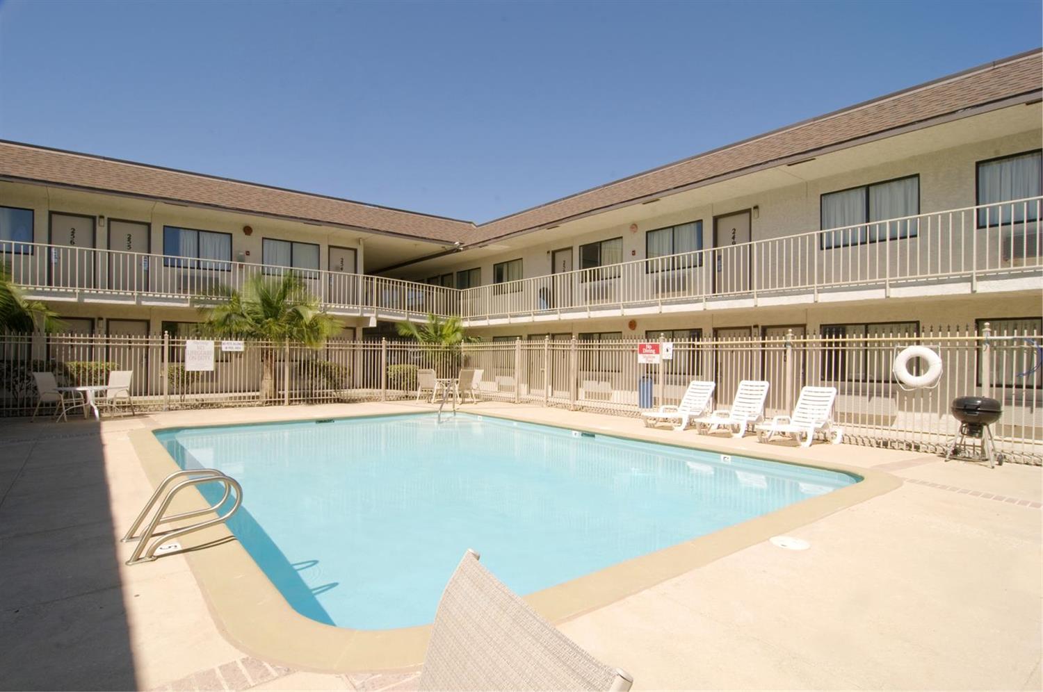 Americas Best Value Inn & Suites Port Arthur 8/25