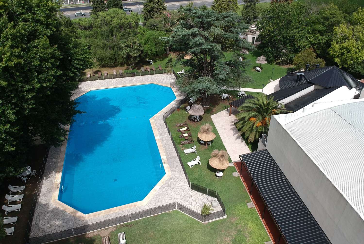 Howard Johnson by Wyndham Escobar Hotel 39/40
