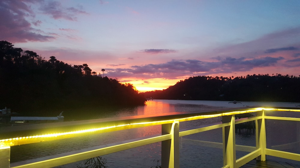 Edgewater Dive & Spa Resort 55/73