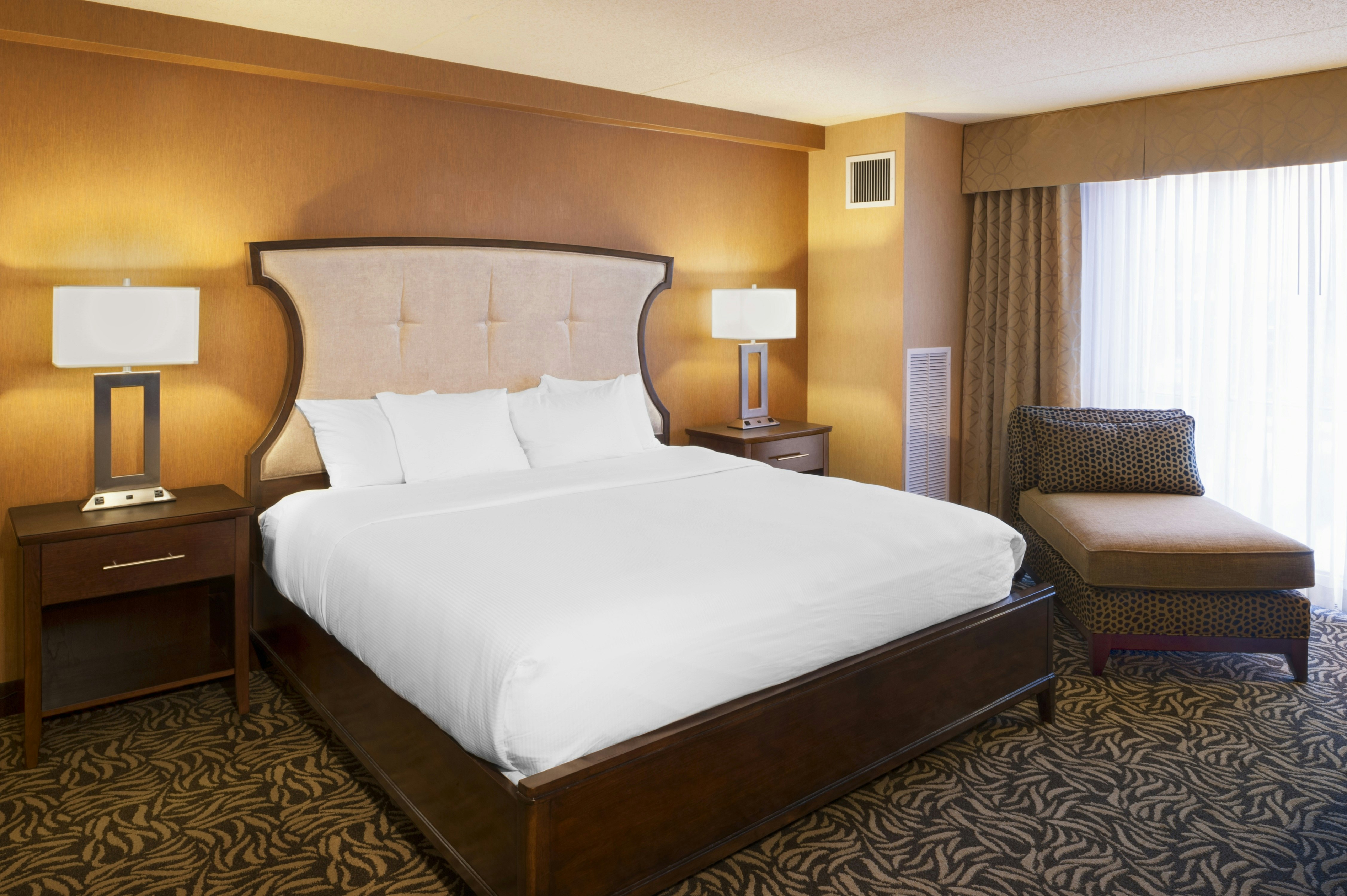 2 Rooms, City, Suite, King Bed, Accessible