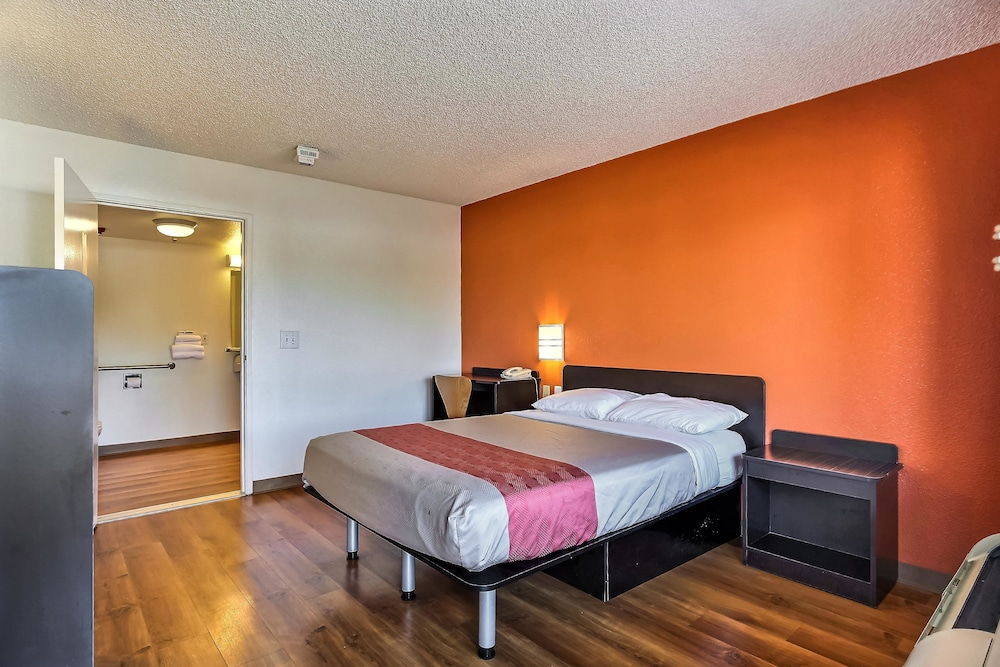 Motel6 Oakland, CA - Embarcadero 26/48