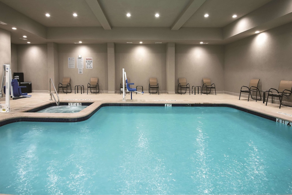 La Quinta Inn & Suites by Wyndham Fort Worth West - I-30 3/32
