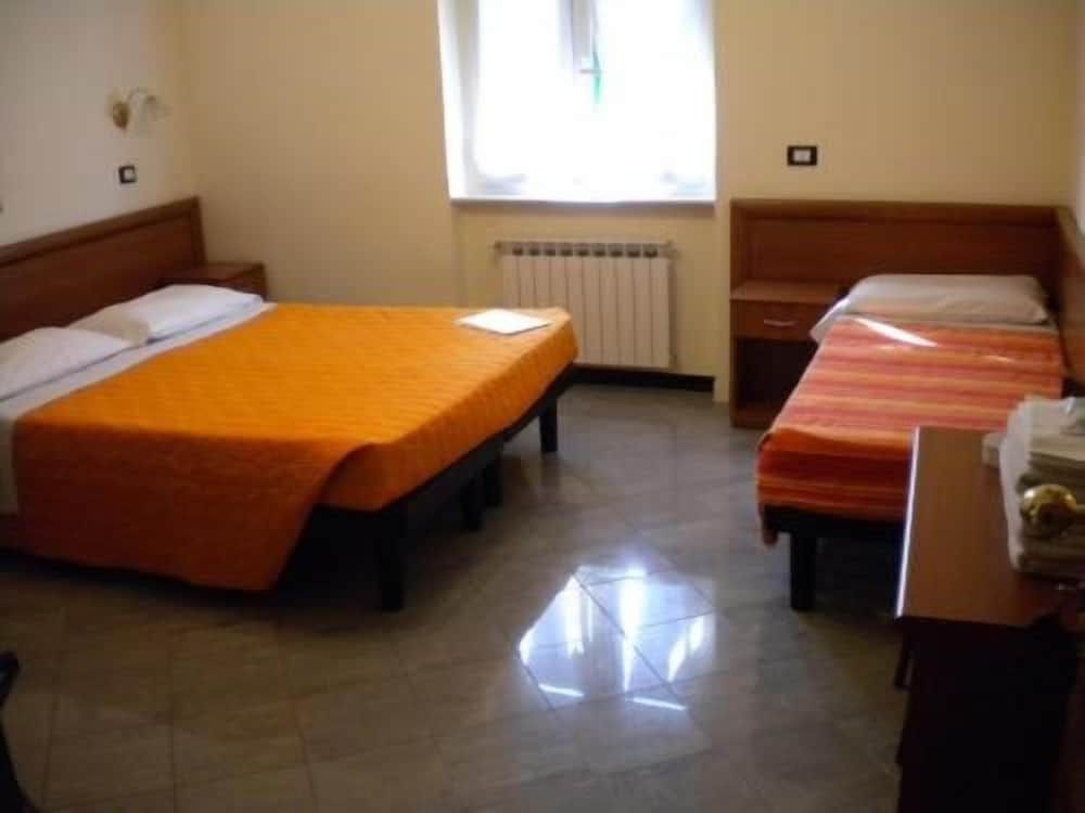 SERAFINO HOTEL 16/25