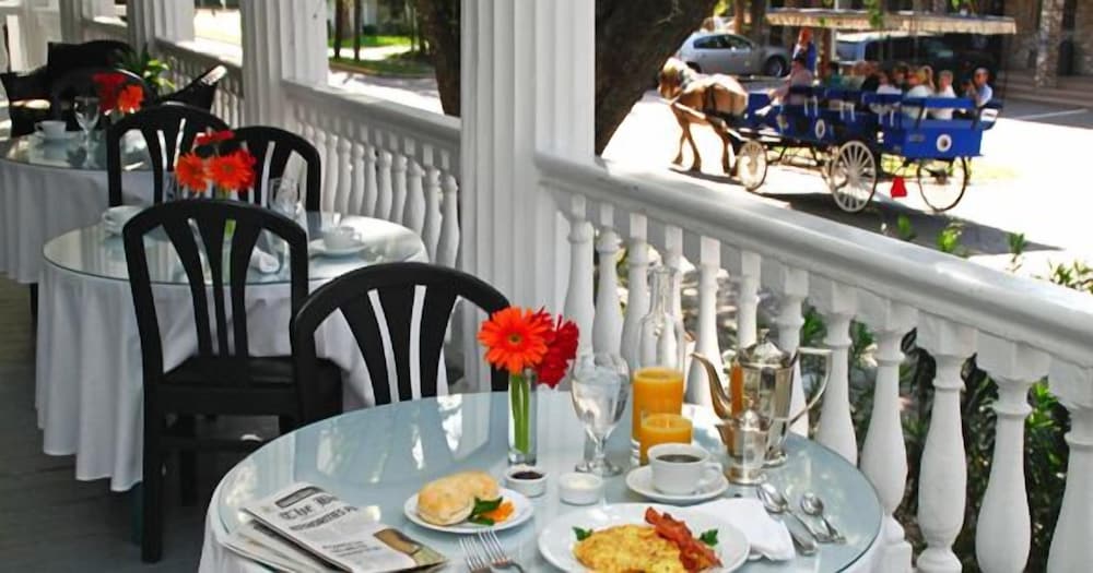 Rhett House Inn 37/50