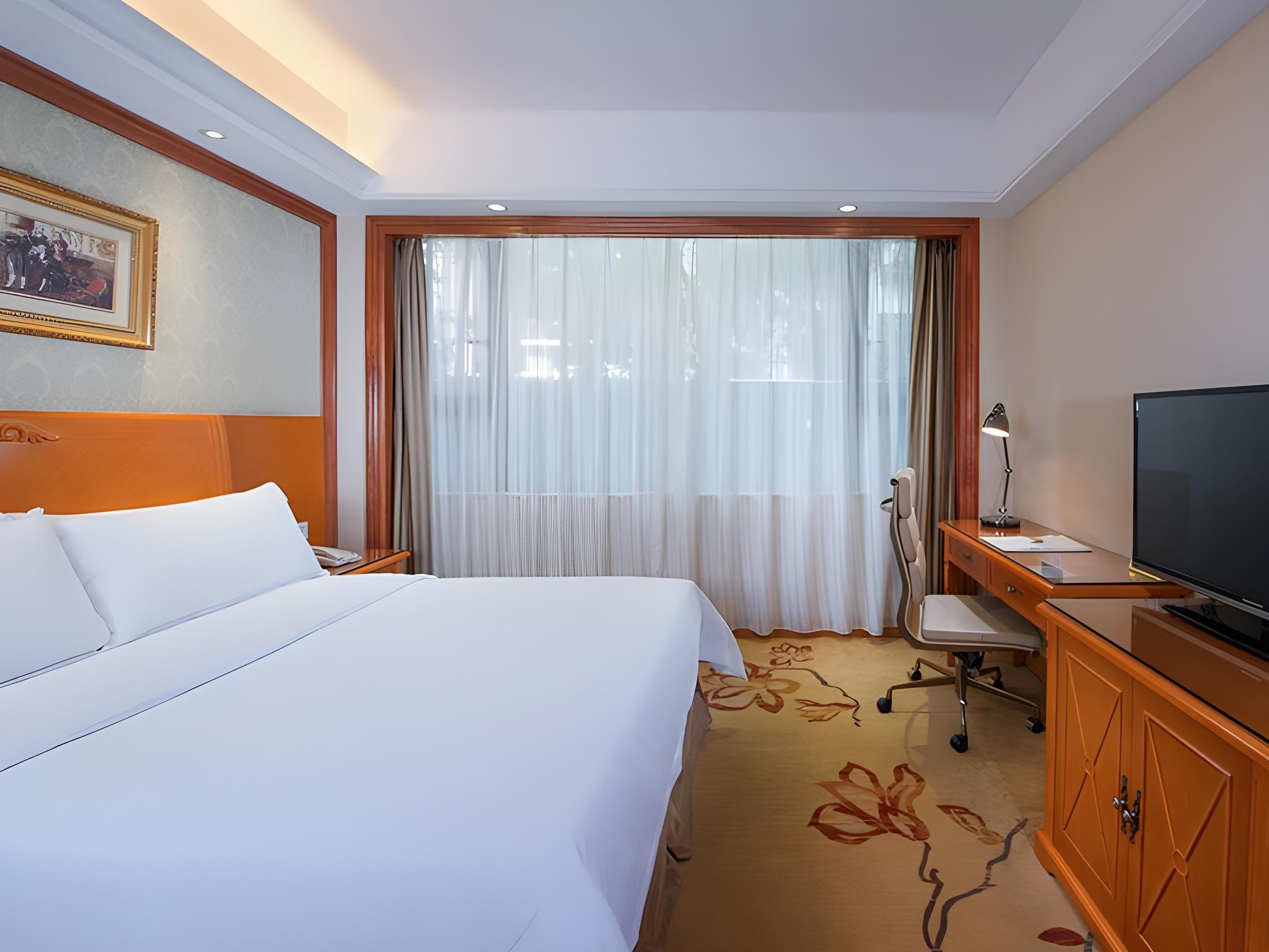 Vienna 3 Best Hotel (Guangzhou Xintang Shacun Metro Station) 18/58