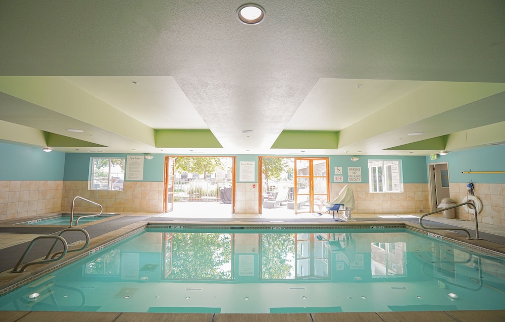 Holiday Inn Express Hotel And Suites Ontario 34/61