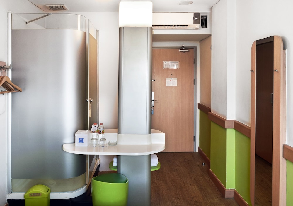 Ibis Budget Semarang Tendean 42/54