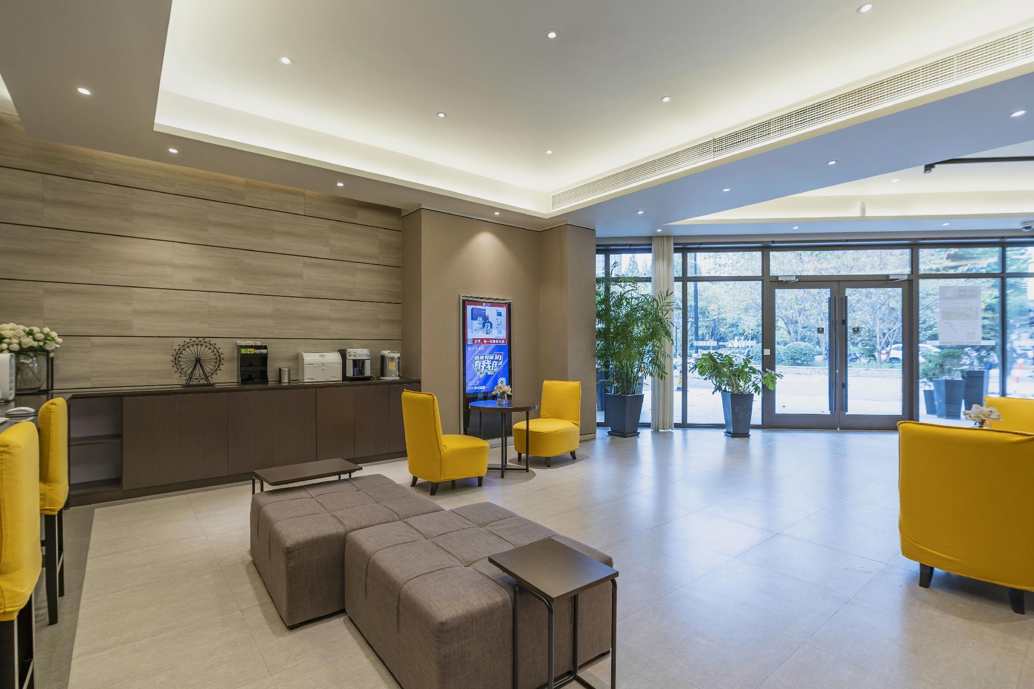 Home Inn Plus (Shanghai Hongqiao Road Metro Station) 12/42