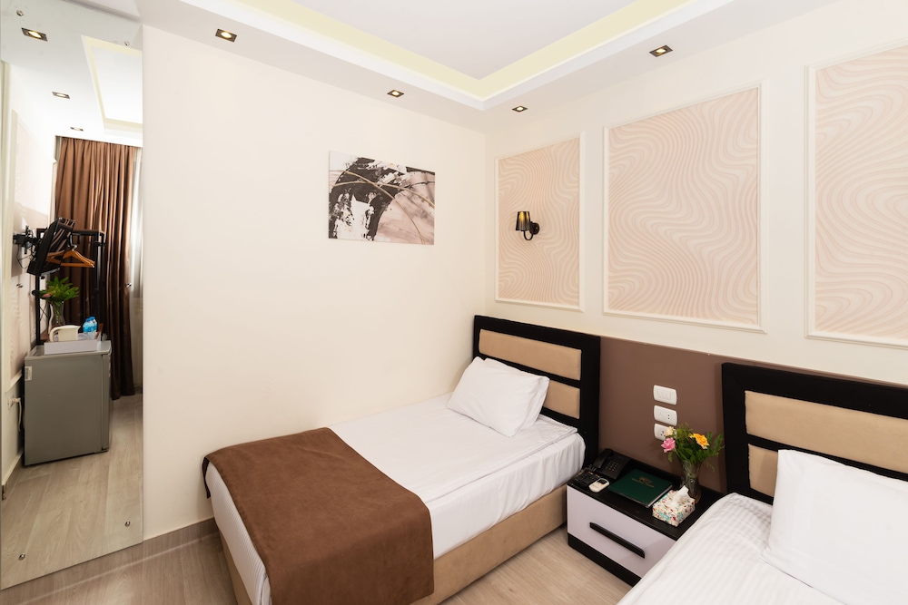 Capital Hotel 24/50