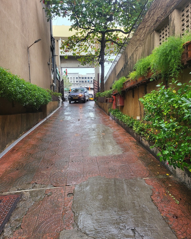 HOTEL MAHARANA INN 47/50