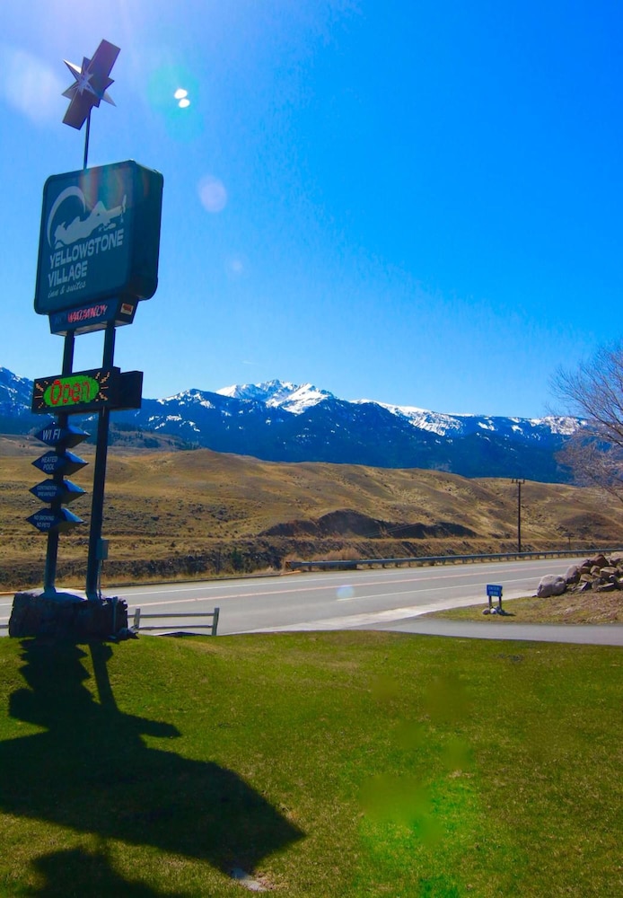 Yellowstone Village Inn and Suites 21/36