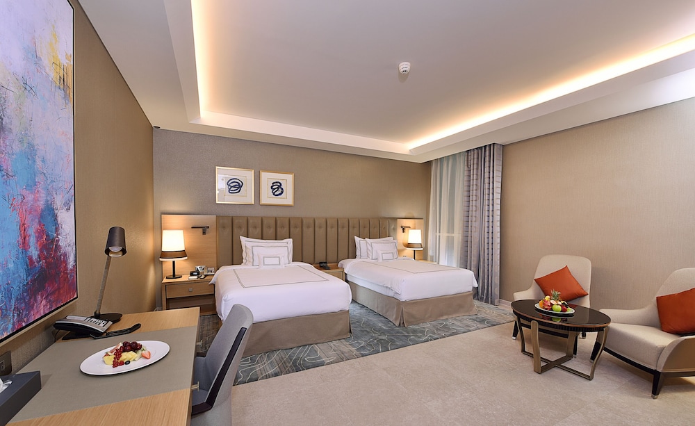 Grand Cosmopolitan Hotel 13/73