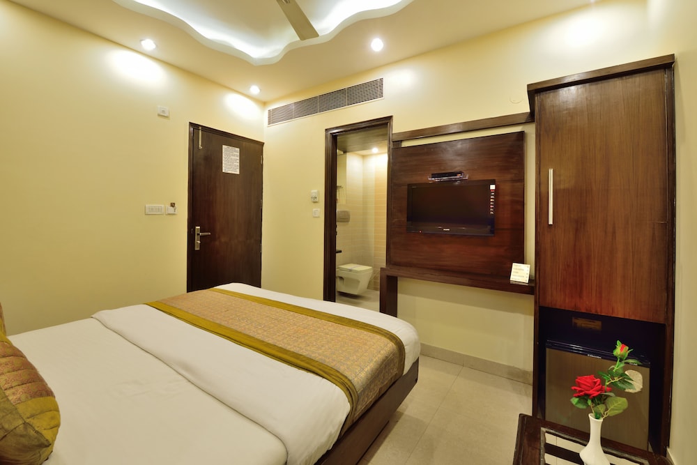 Hotel Aman International 11/67