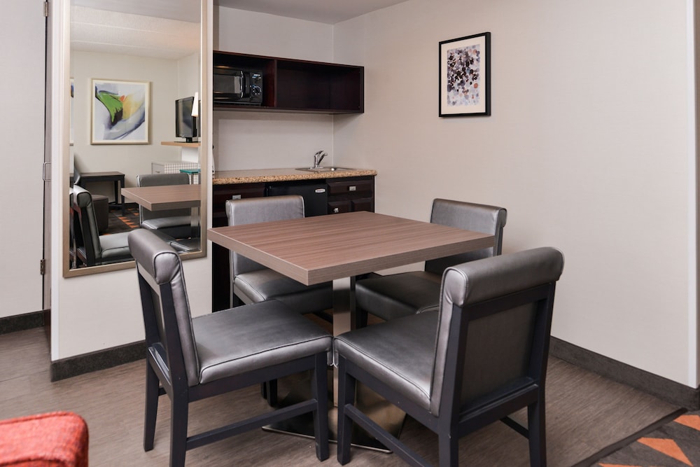Holiday Inn Hotel and Suites Rochester Marketplace 49/64
