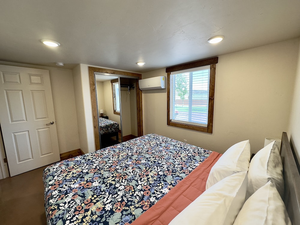 Gooseberry Lodges 24/79