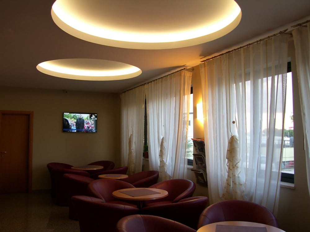 GENIUS HOTEL 26/38