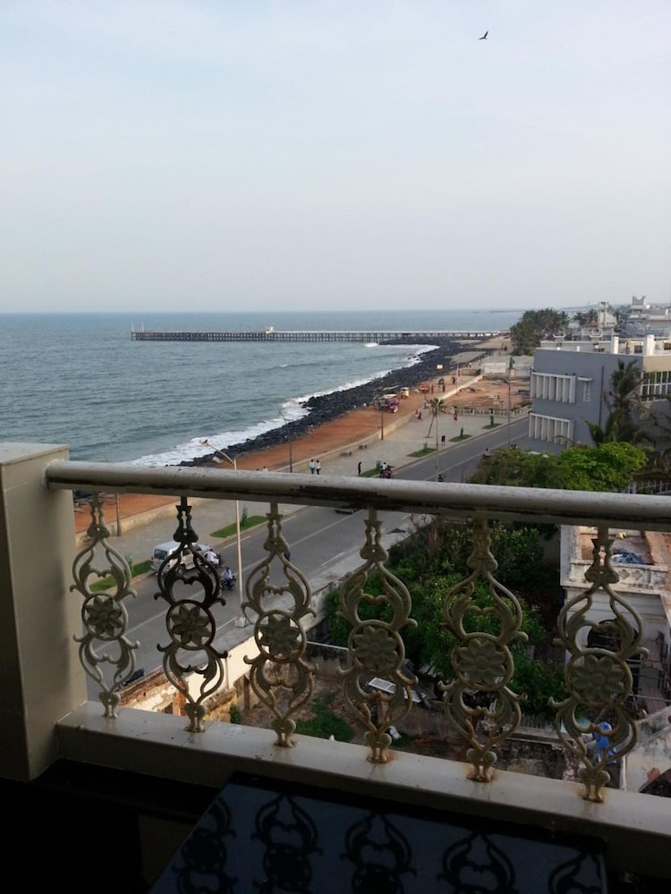 Lotus Bay View Hotel 24/25