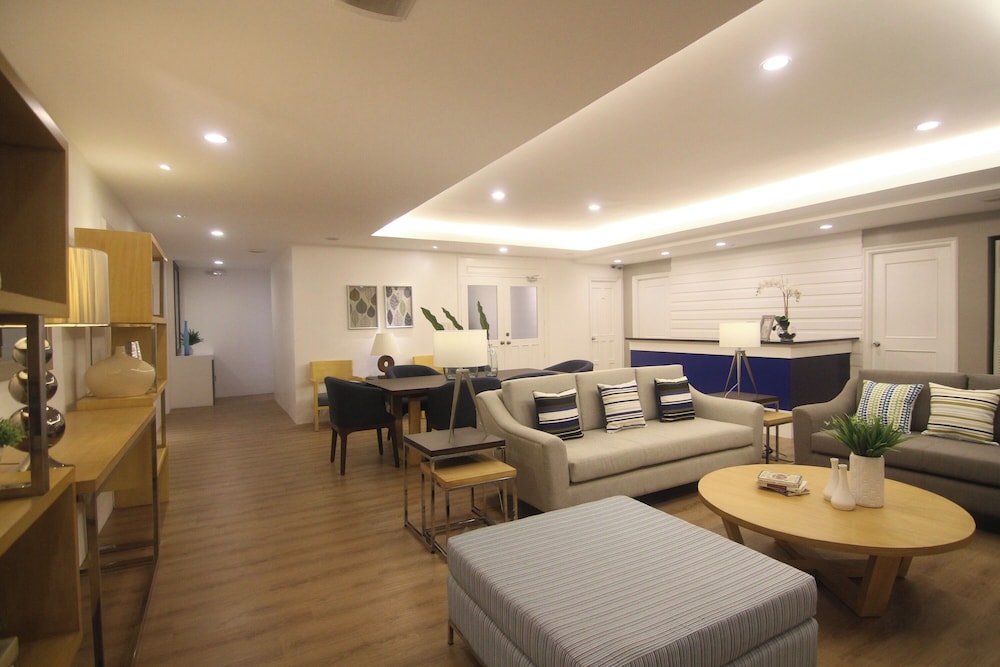Bryan Condominium Suites 60/66