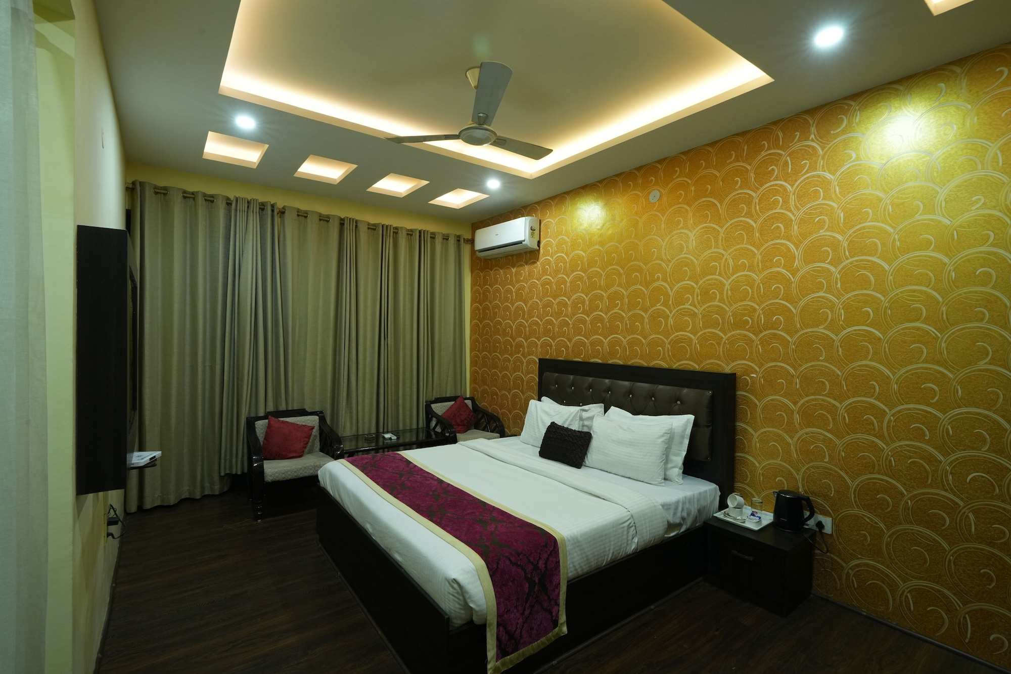 Deluxe, Double Bed