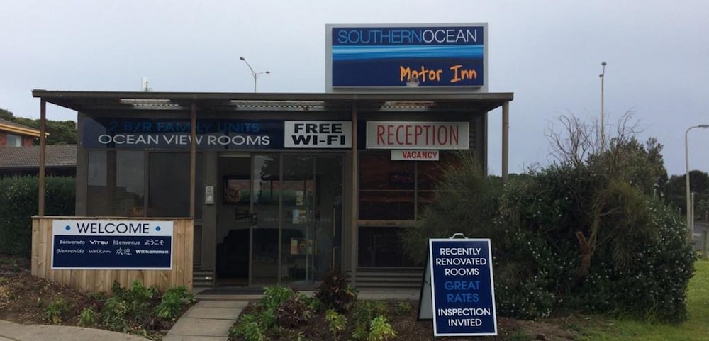 SOUTHERN OCEAN MOTOR INN 2/67