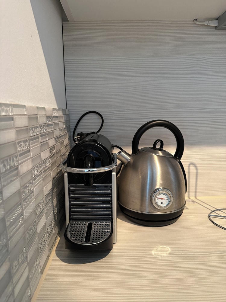 Helvetia Suites 25/52
