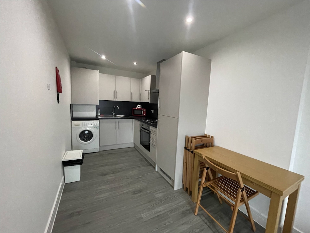 Ilford Tower Apartments 11/45