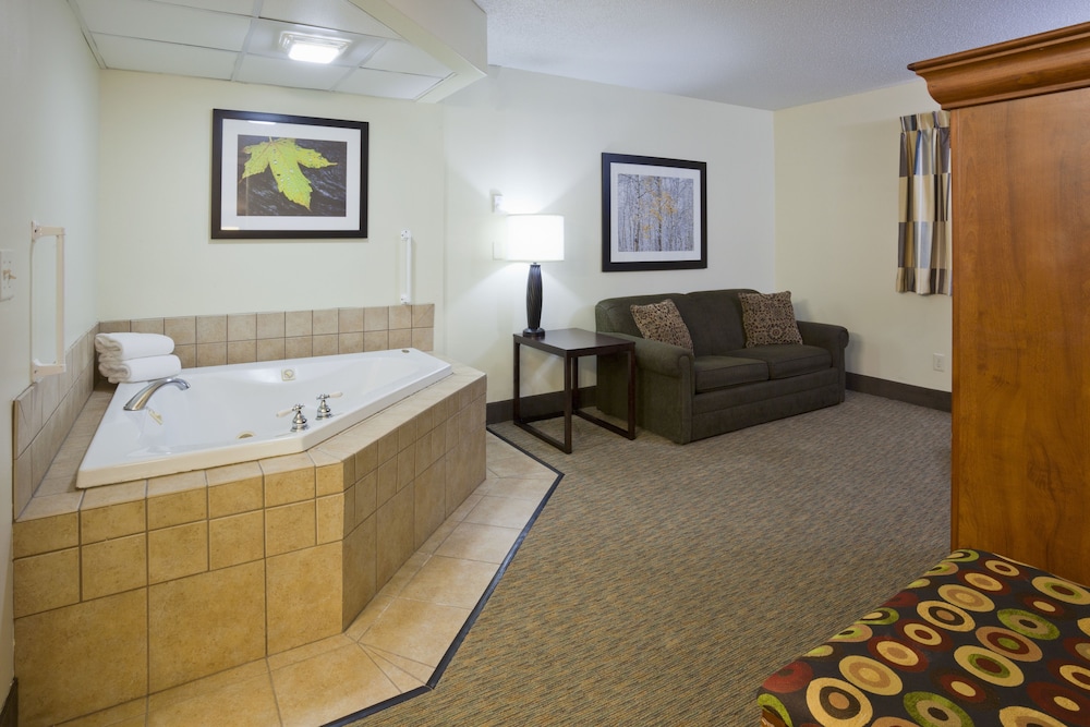Fargo Inn and Suites 18/34