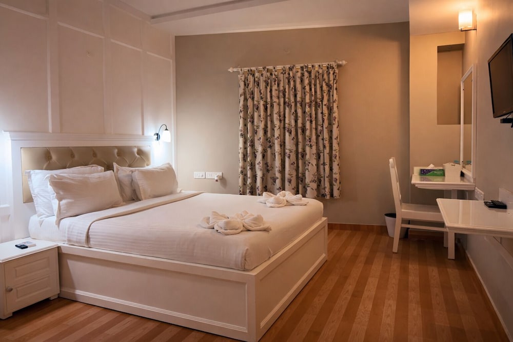 STANDARD, QUEEN BED